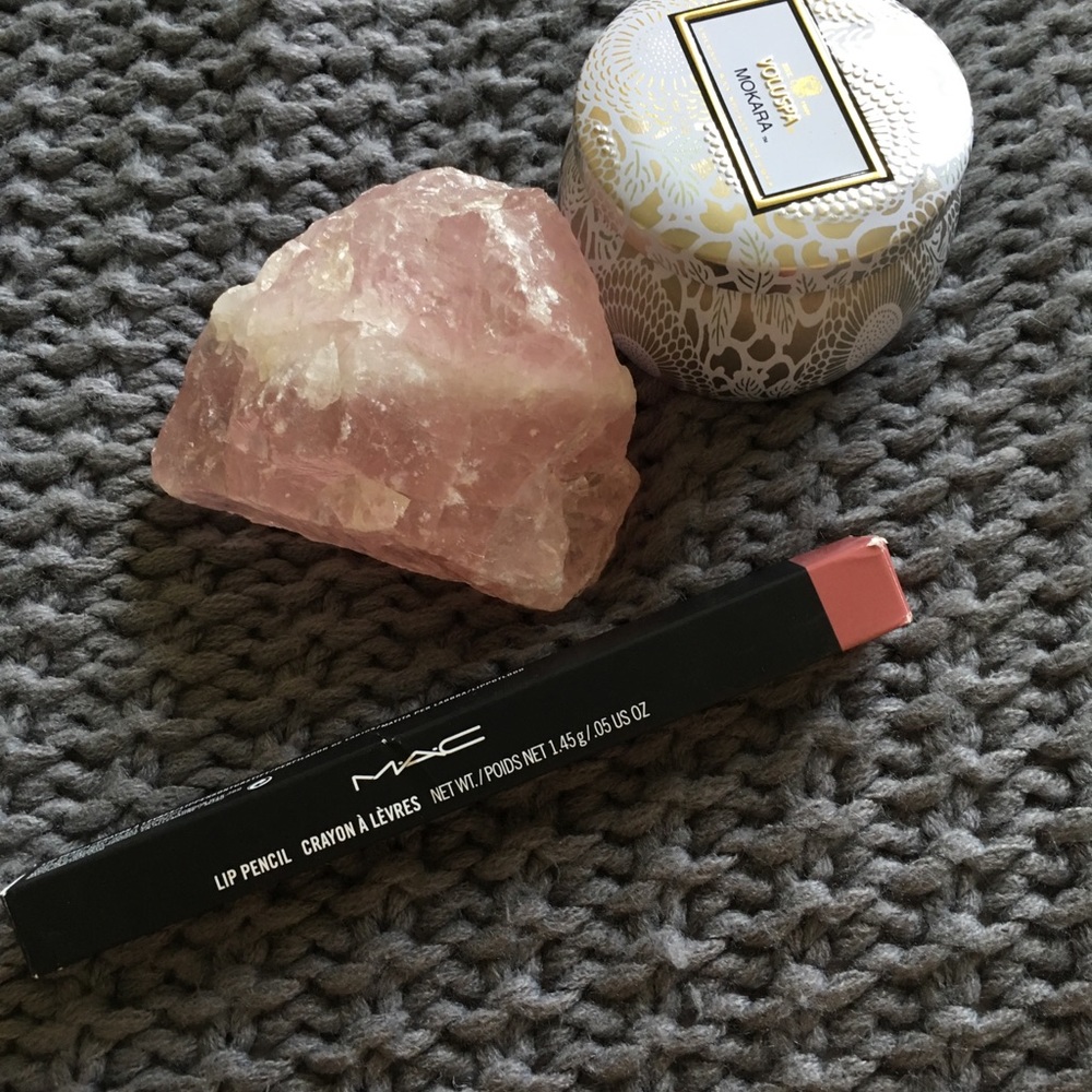 MAC rose-nude lip pencil